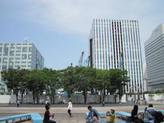 横浜美術館前