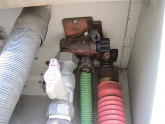 給湯器下部