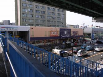 堀田駅正面