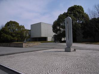 岐阜県立美術館ファサード