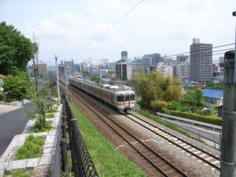 豊田市美術館前