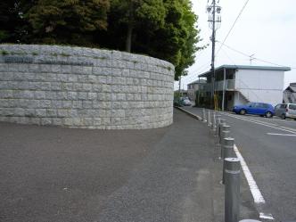 豊田市美術館正面ゲート付近