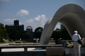 平和記念公園から/原爆ドーム