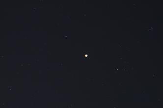皆既蝕の月と周辺星野